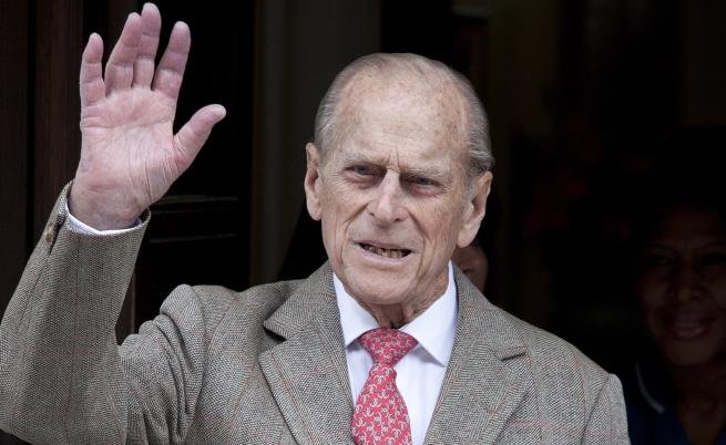  Принц Филип е признат в болница 