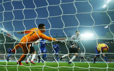 Нюкасъл потопи Кардиф