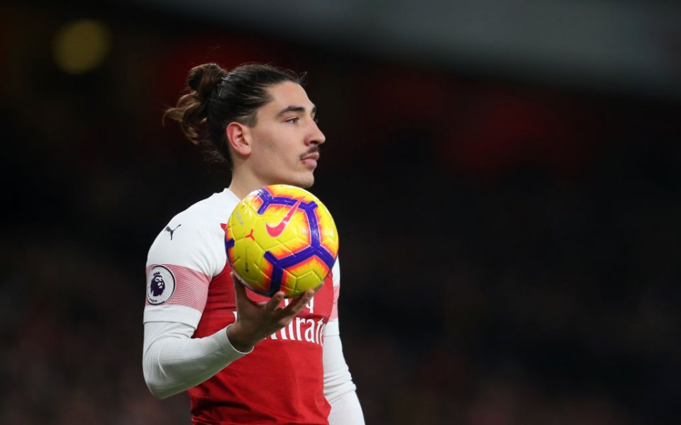 Мениджърът на Арсенал Унай Емери потвърди, че трима защитници се