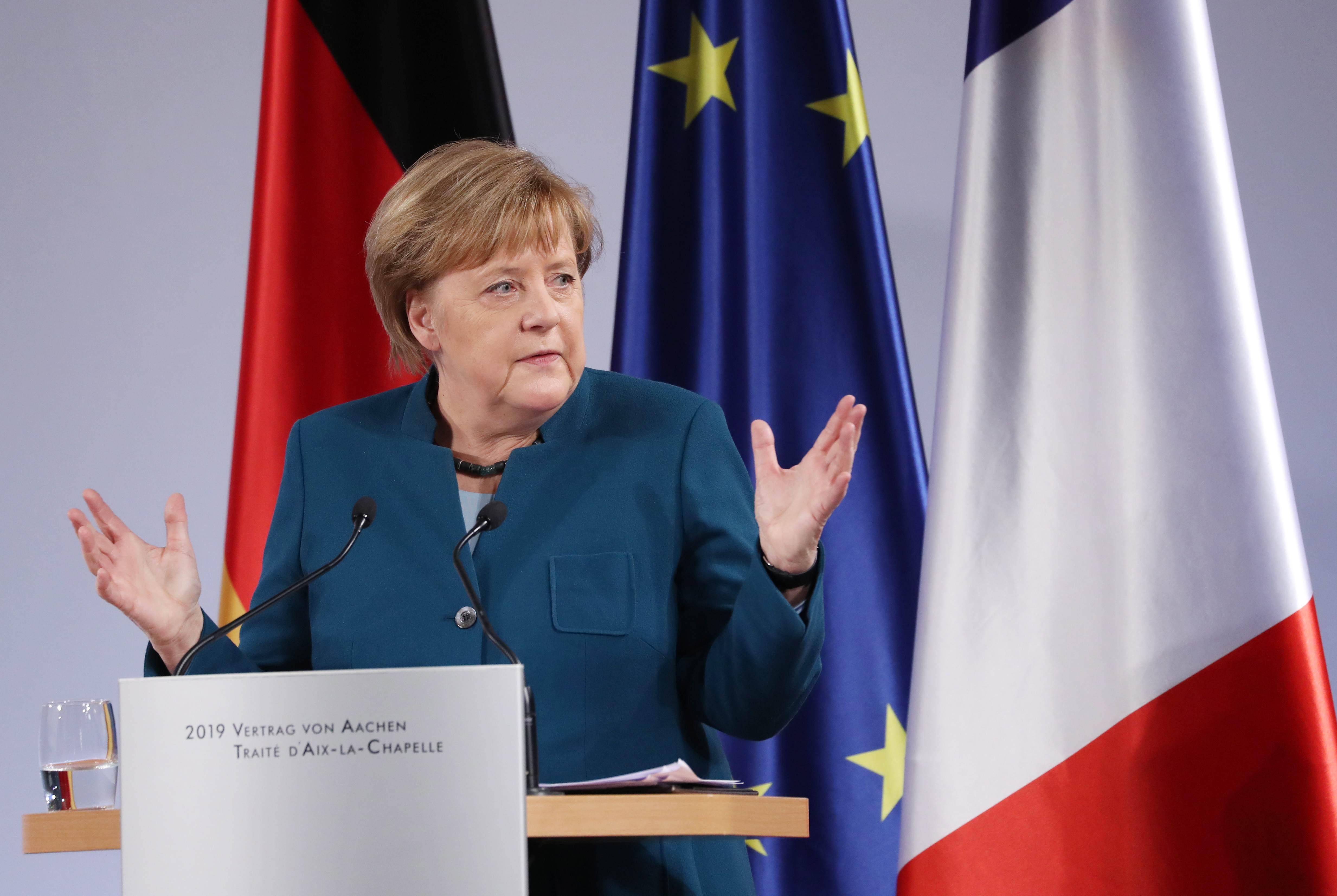 Ангела Меркел и Еманюел Макрон подписаха последващо споразумение за Договора от 1963 година, с което да подчертаят дълбочината на партньорството си в сърцето на Европейския съюз