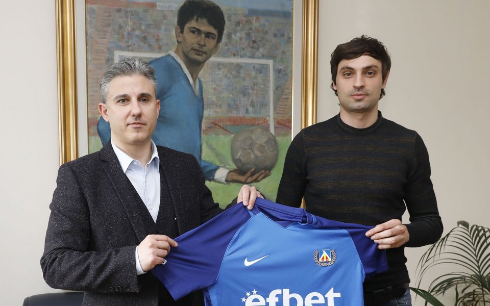 Полузащитникът на Левски Мартин Райнов все още не е получил