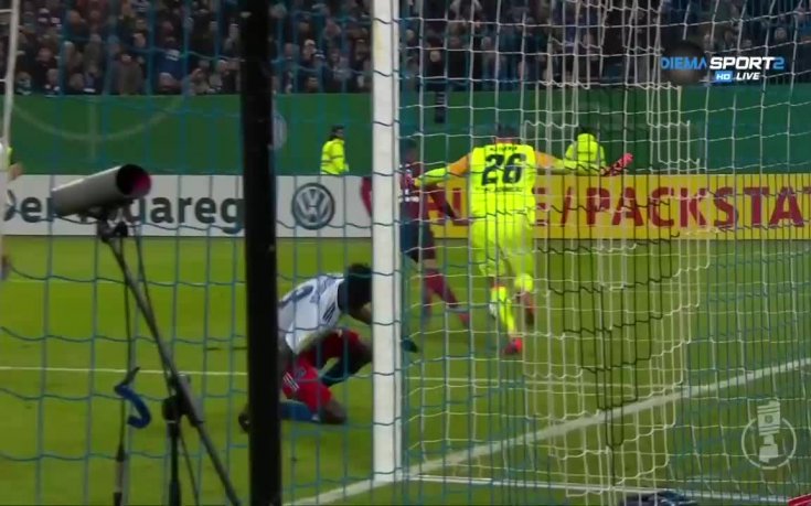 Хамбургер лети за купата