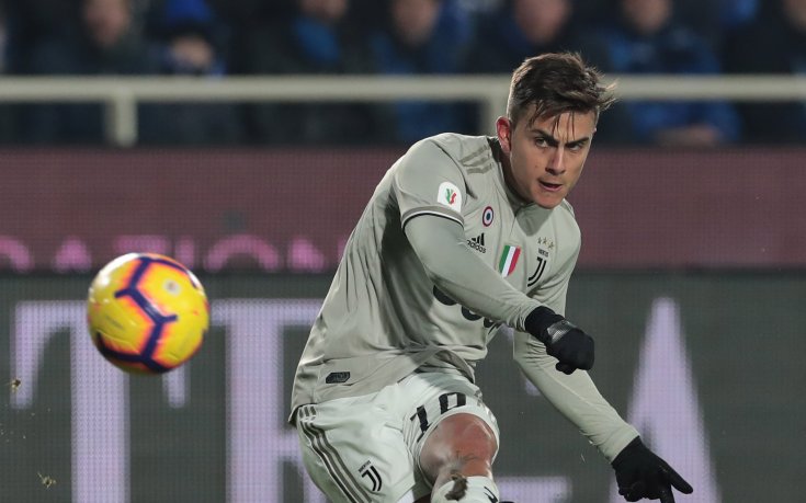 Икона на Юве брани Дибала от шефското си кресло