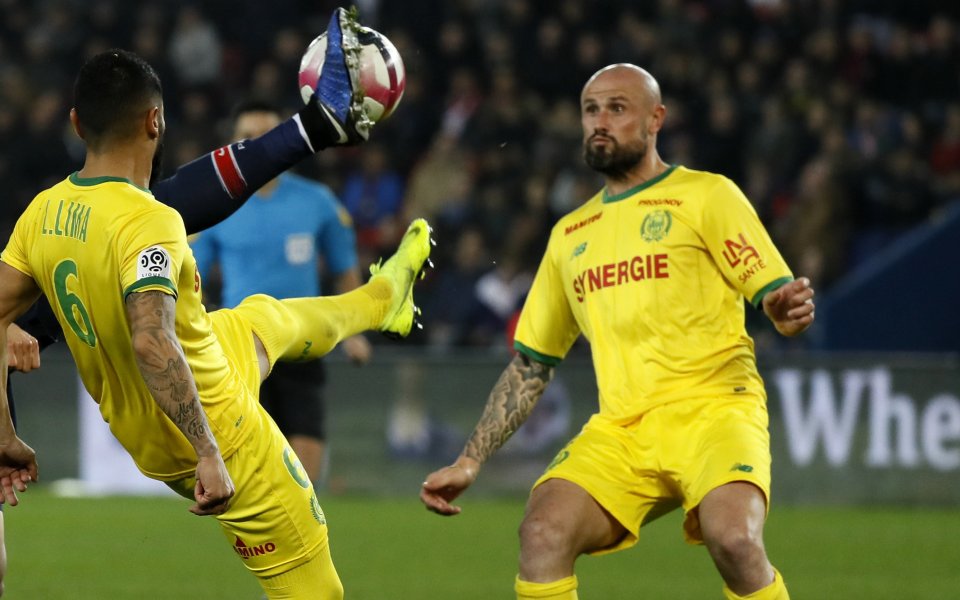 Десетима от Бордо удържаха Нант на старта в Лига 1