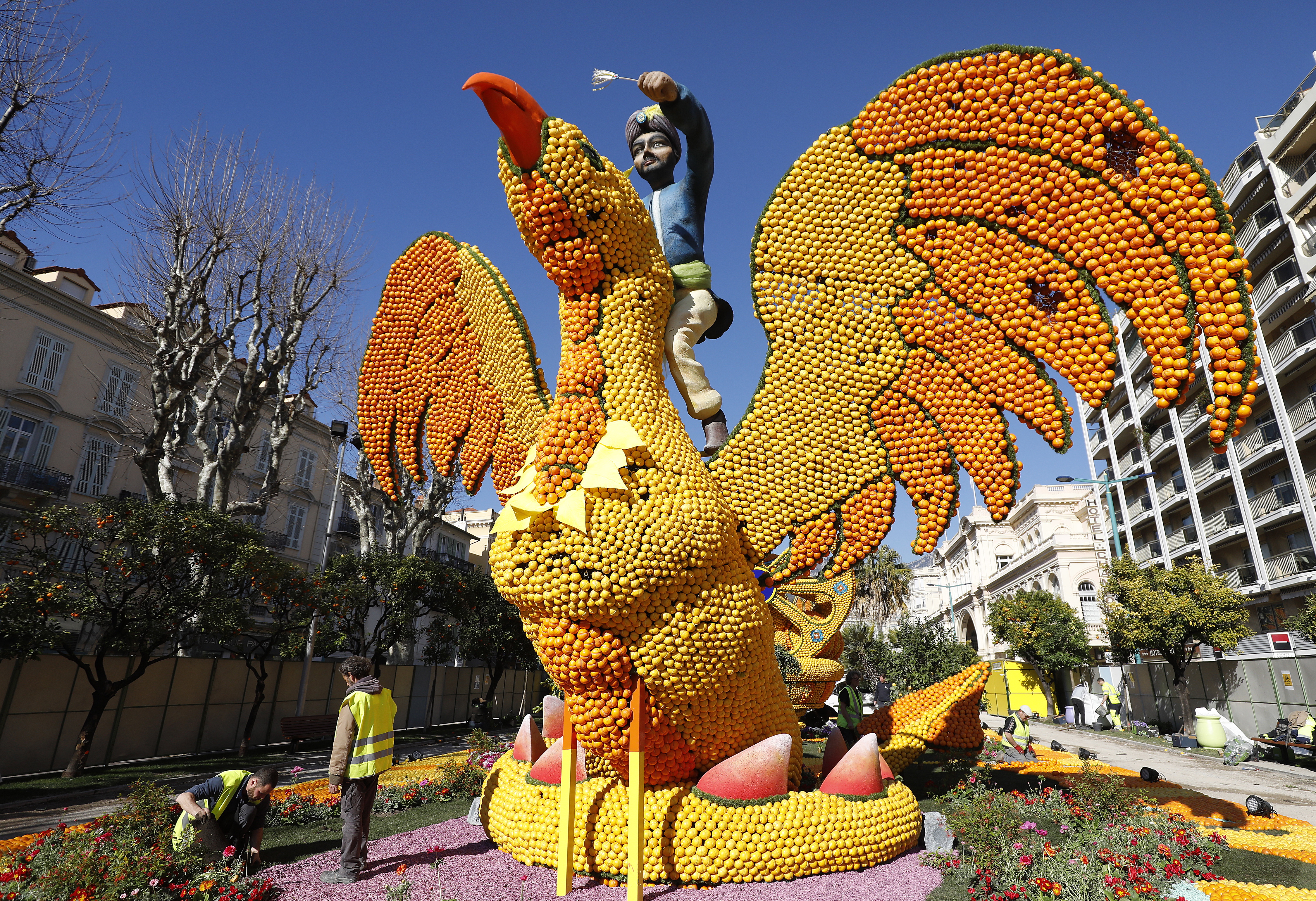 86-ия фестивал на лимона в Ментон, Франция. Тази година фестивалът е на тема "Фантастичните светове" и ще се проведе от 16 февруари до 3 март.
