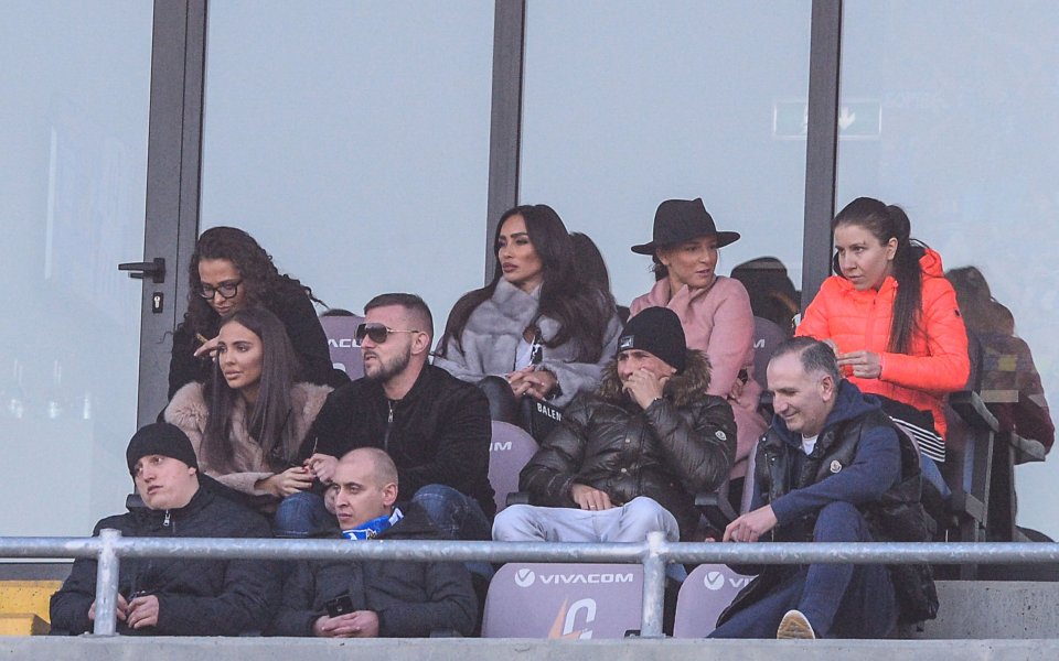 Половинката на вратаря Николай Михайлов - Николета Лозанова продължава да