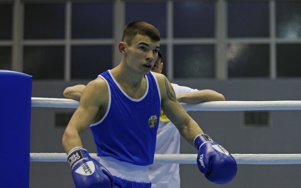Родният боксьор Кирил Русинов загуби още на старта на олимпийската