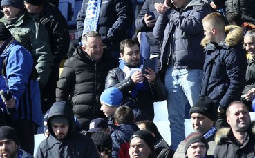 Бившият треньор на Левски гледа дербито от трибуните