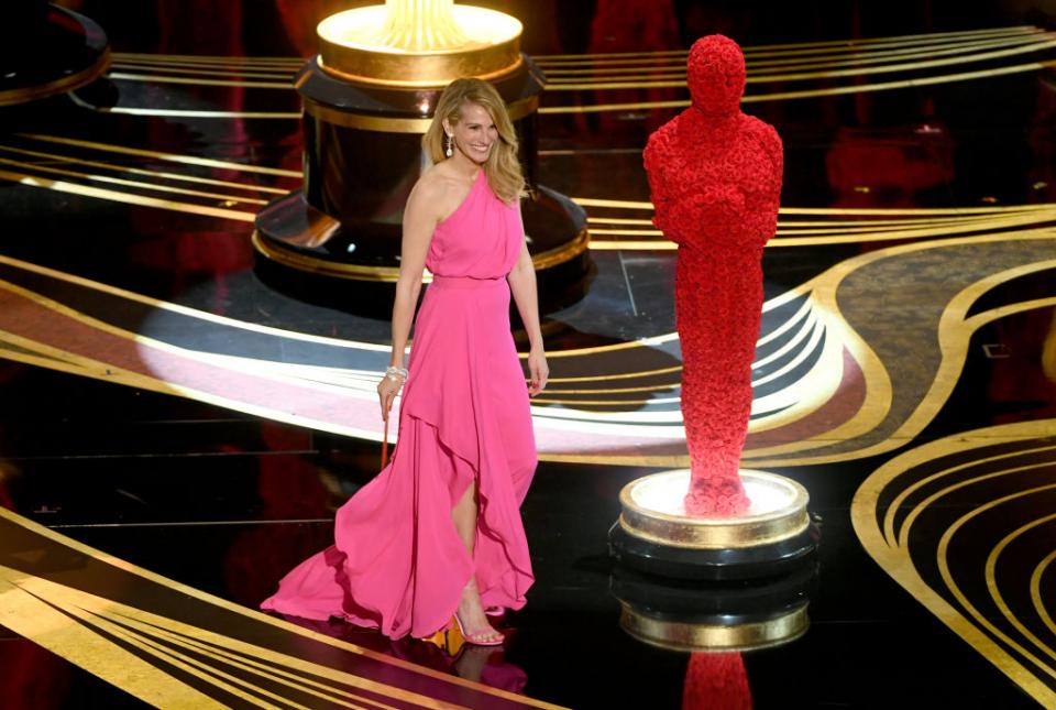 Джулия Робъртс плени сърцата ни с най-запомнящата се визия на наградите "Оскар"