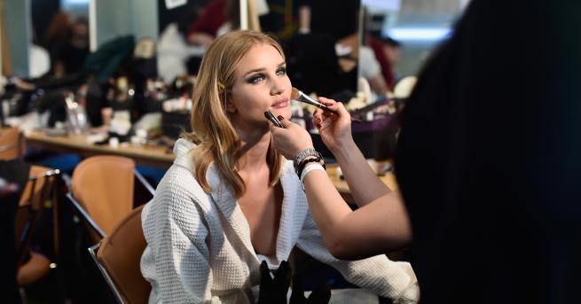 Роузи Хънтингтън Уайтли има не само сложно име но и