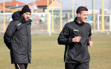 Ботев уреди документите на Александър Тонев