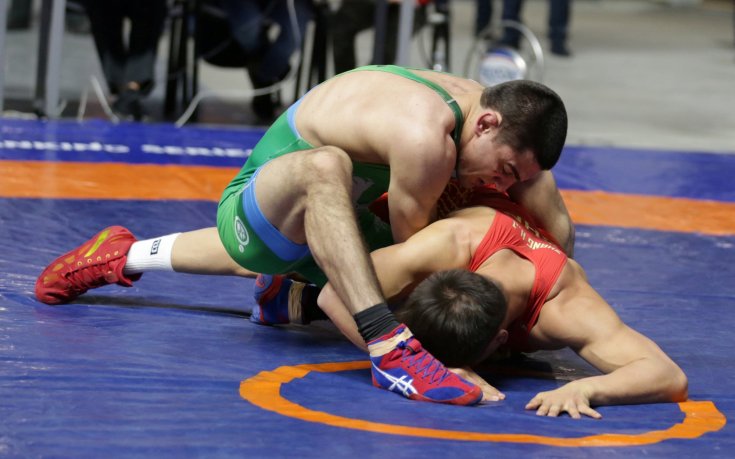 Двама българи стигнаха 1/2-финалите на ЕП по борба