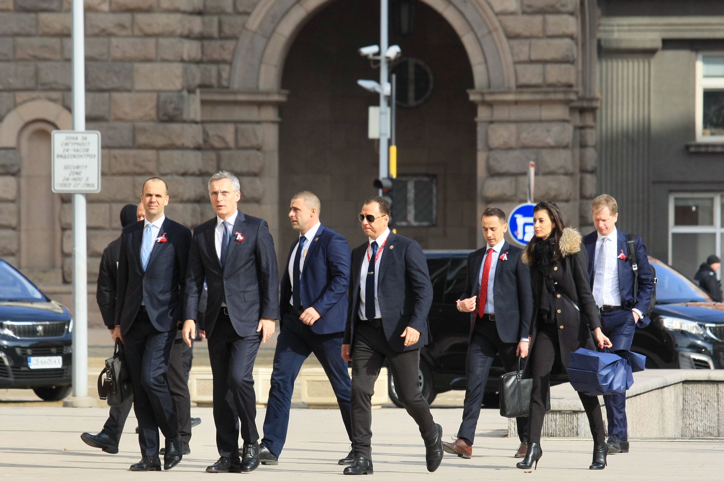Йенс Столтенберг проведе среща с премиера Бойко Борисов и президента Румен Радев. Столтенберг бе на двудневно посещение в България по покана на българския министър-председател
