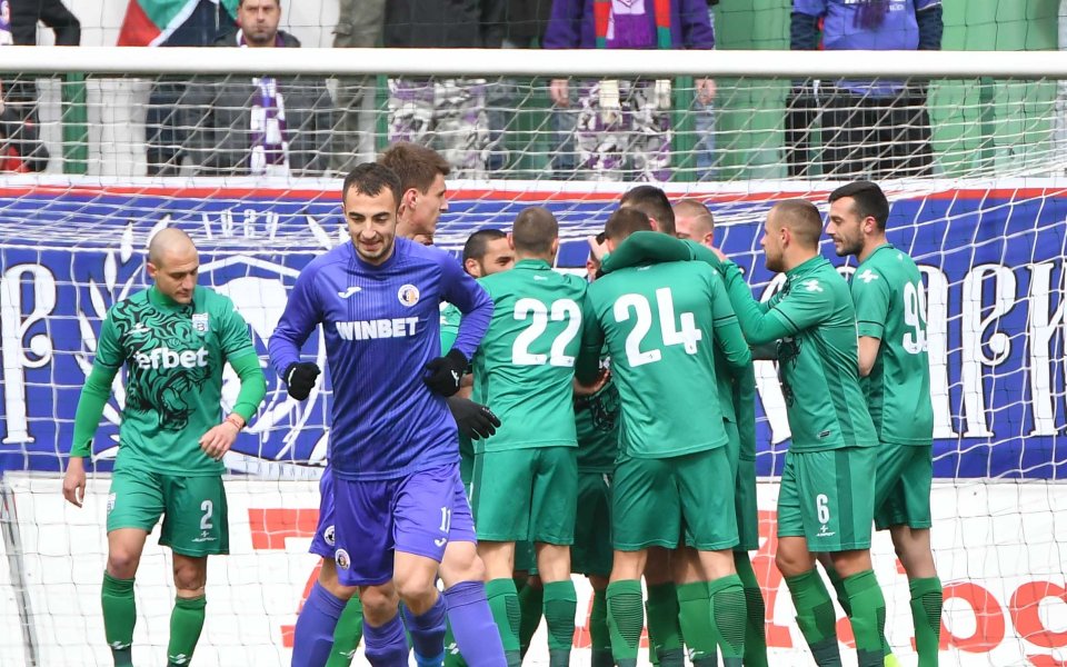 Отборът на Етър посреща тима на Витоша в мач от