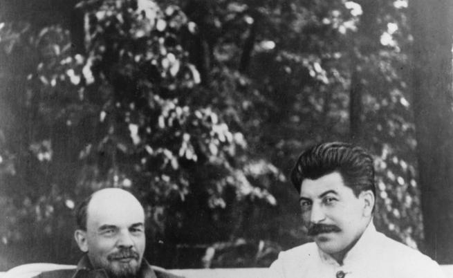  Голодоморът е част от политиката на Съветския съюз и Сталин за колективизация на земеделската благосъстоятелност. 