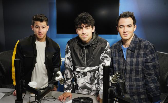 Братята от Jonas Brothers се завръщат с нов сингъл и документален филм