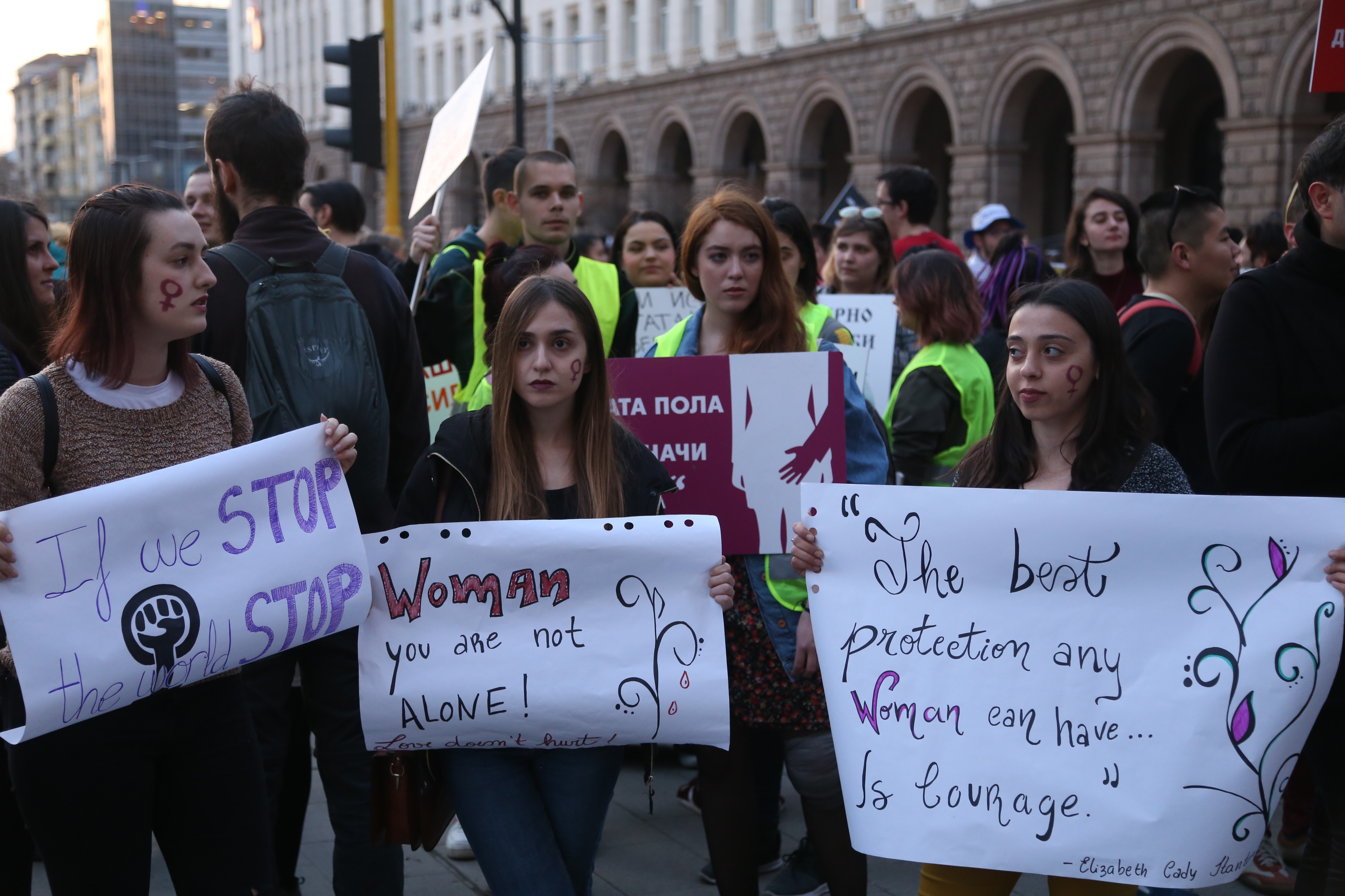 В понеделник жени-жертви на насилие ще внесат предложенията си за промени в Наказателния кодекс в Министерския съвет