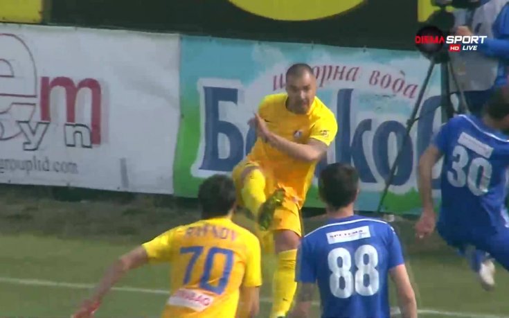 Втора дузпа за Левски и червен картон за играч на Верея