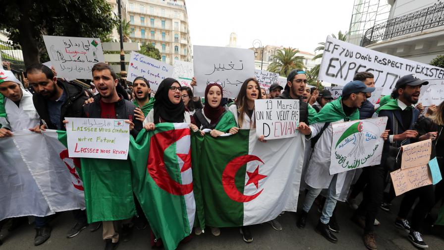 <p>Русия предупреди: Не се намесвайте в Алжир!</p>