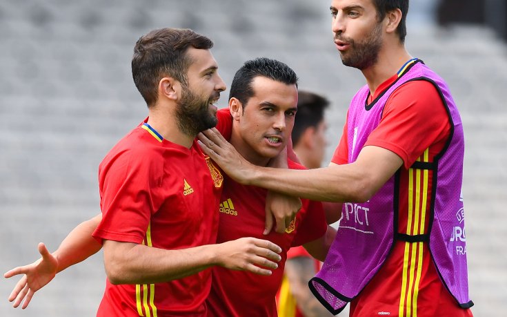 Жорди Алба защити Пике за участието му за Каталуния