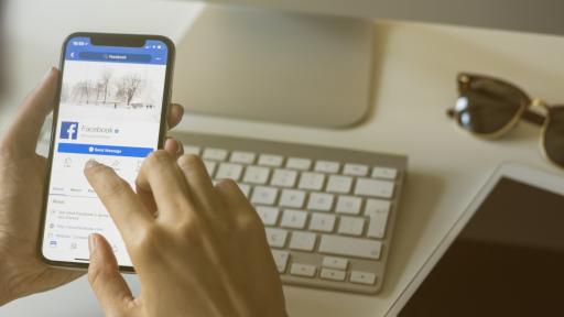  Фейсбук е пристрастяващ и нездравословен, споделя Марк Бениоф 