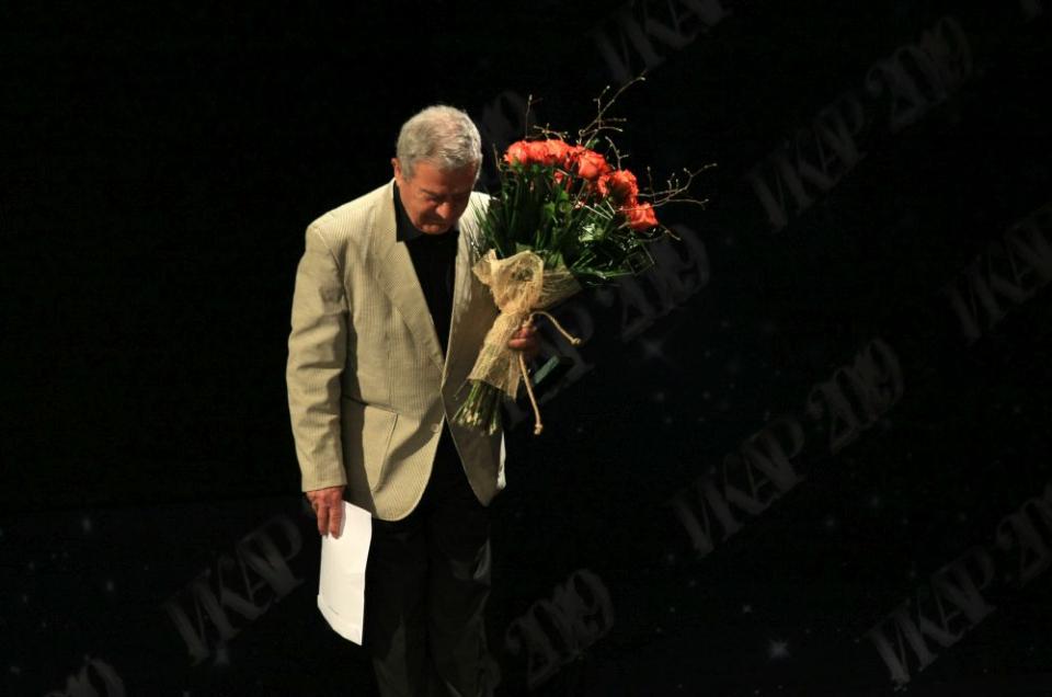 Стефан Цанев Икар