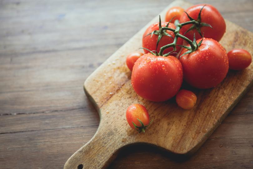 <p><strong>На петия ден</strong> вече доматите може да бъдат на салата, в която да сложите и краставица и сурова чушка и овкусени със зехтин екстра върджин, натурален ябълков оцет и малко хималайска сол.</p>