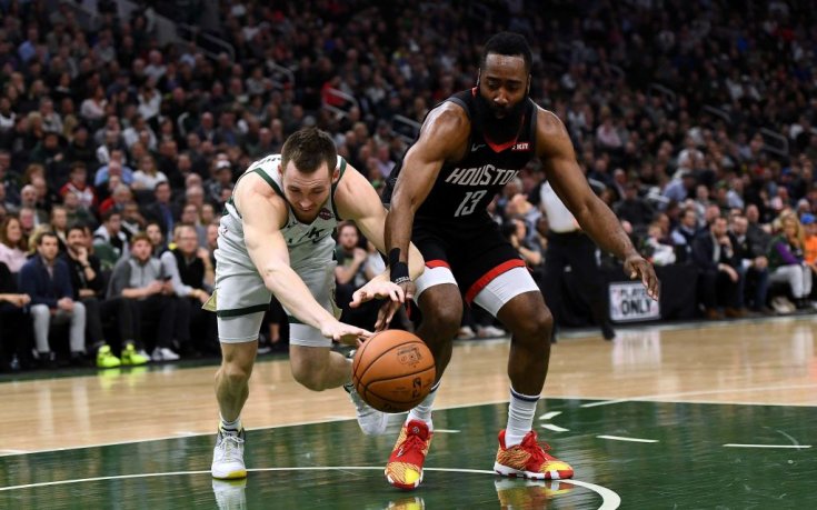 Трипъл-дабъл на Хардън не остави шанс на Сакраменто за плейофите