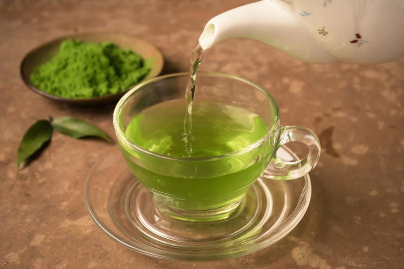 <p><strong>4. Пиенето на зелен чай ще намали обиколката на талията ви.</strong></p>

<p>Първо, няма храна или напитка, която ще ви гарантира&nbsp;отслабване за&nbsp;конкретна зона на тялото ви. Промяната идва в резултат на физическа активност, хранителен режим и вдъхновение.&nbsp;</p>