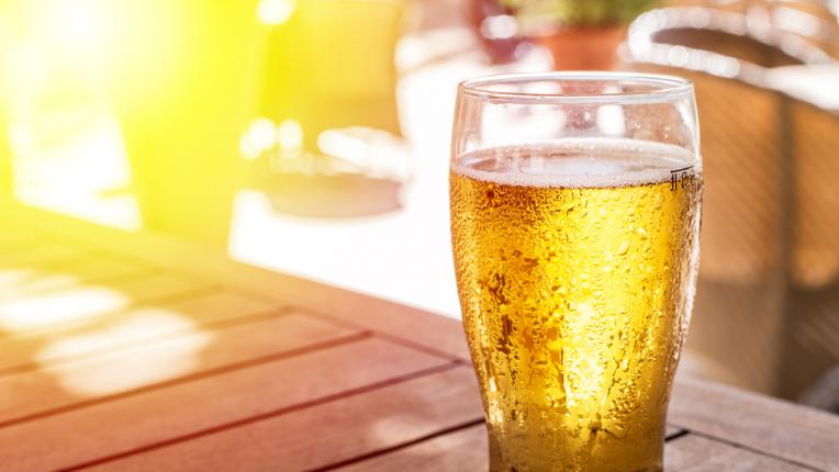  Пет алкохолни питиета, които е добре да избягвате през лятото 