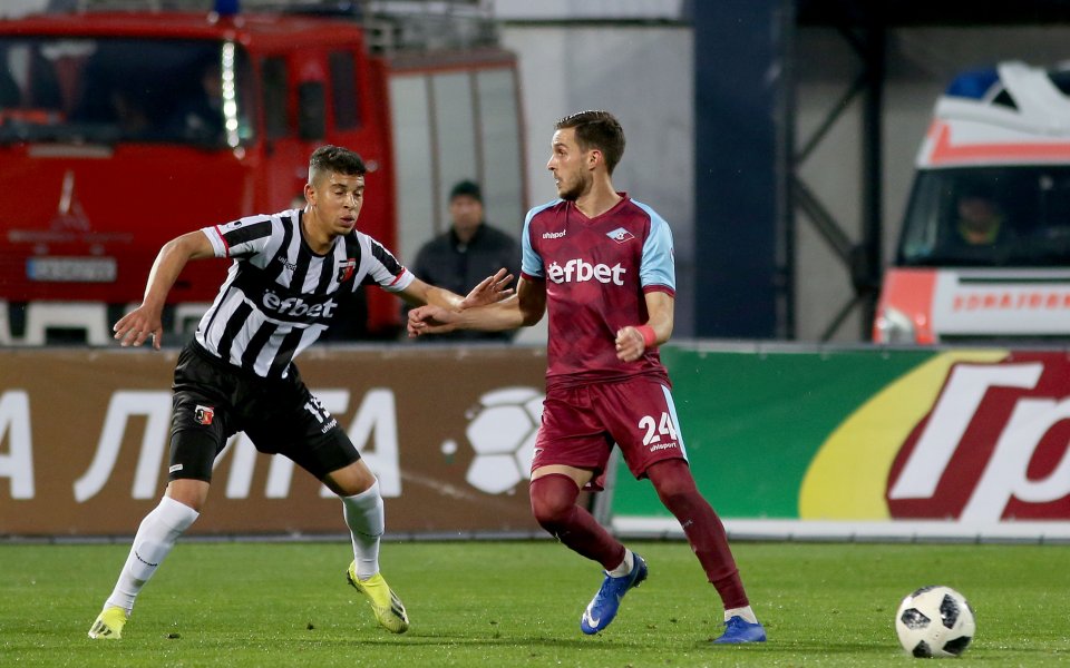 Един от двата съперника, които жребият постави на пътя на