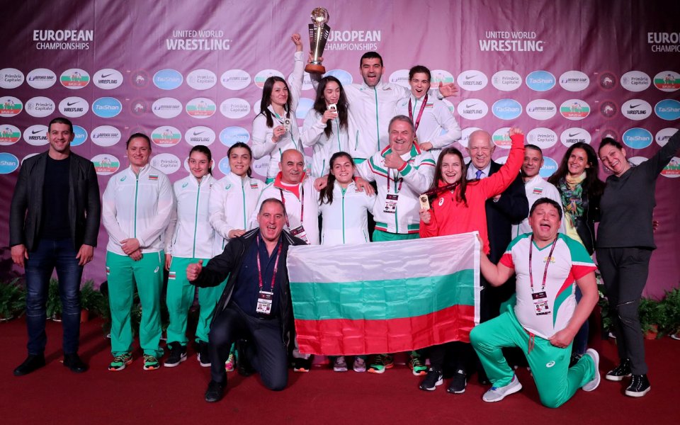 Българките втори в отборното на европейското по борба