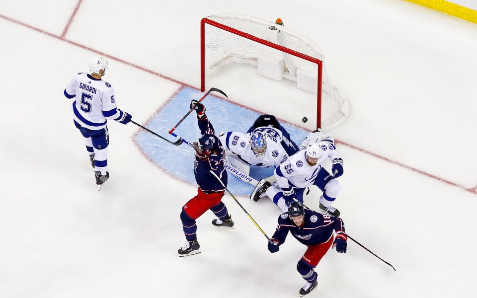 Победителят от редовния сезон отпадна в първия кръг на плейофите в НХЛ