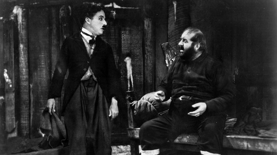 Снимка: Ден без смях е пропилян ден! 135 години от рождението на великия комик Чарли Чаплин