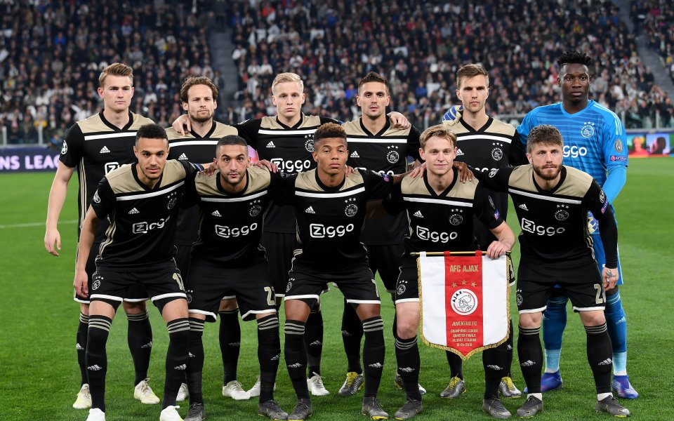 Холандската федерация размести програмата на първенството заради Аякс