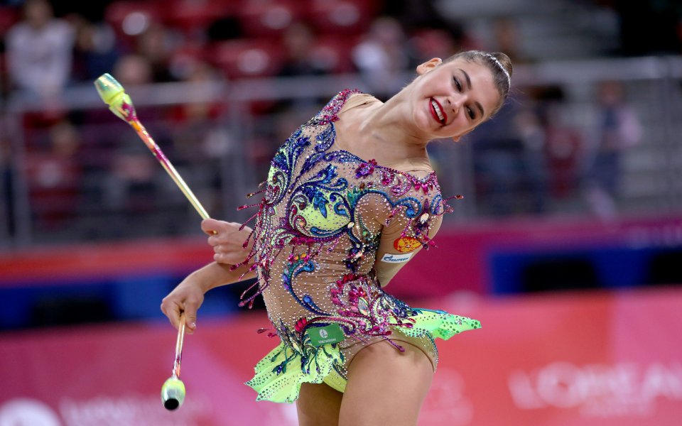 Една от най-атрактивните състезателки на Русия на по художествена гимнастика