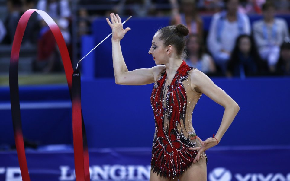 Българската гимнастичка Боряна Калейн спечели трети сребърен медал от Световната
