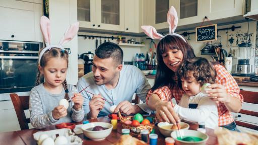  <p><strong>Легендите</strong> за боядисването на яйца по <strong>Великден</strong>&nbsp;&nbsp;</p> 