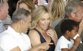  Чарлийз Терон дете 