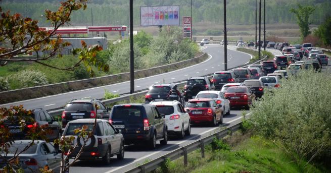 България Интензивен трафик в изборния ден Колоната от автомобили в