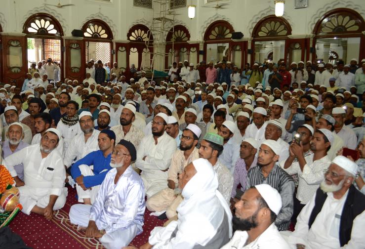  Полицията в Шри Ланка откри 15 тела след престрелка и детонации в къща на източния бряг. Късно нощес полицейски командоси, подкрепени от армията, обкръжиха къща в Сайнтамуруту, на 360 км източно от столицата Коломбо, поради съмнения, че е обвързвана с атентатите на Великден... 