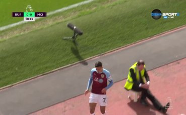 В 48 ата минута на двубоя между Бърнли и Манчестър Сити