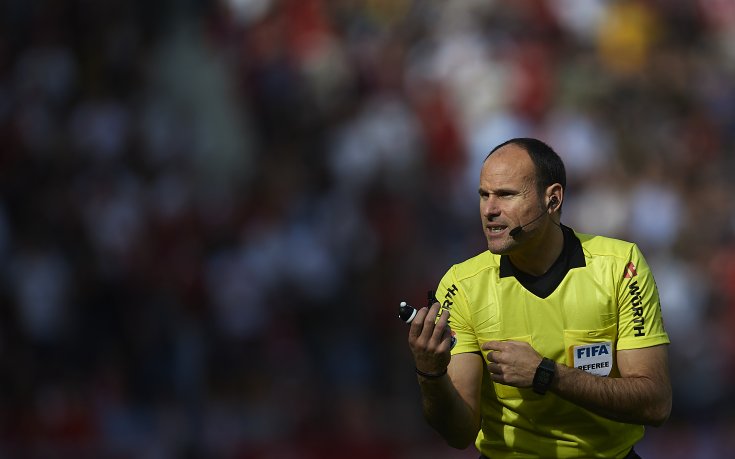 Испанския съдия получи наряд за Тотнъм - Аякс