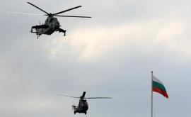  Военни самолети и вертолети прелитат над София 