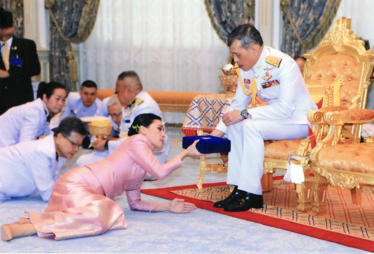 Тайланд крал кралица