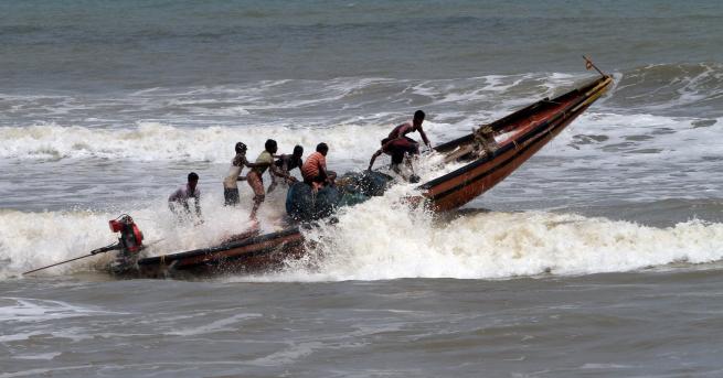 Свят 100 млн души на пътя на урагана Фани В