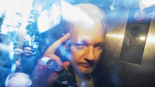  Джулиан Асандж 