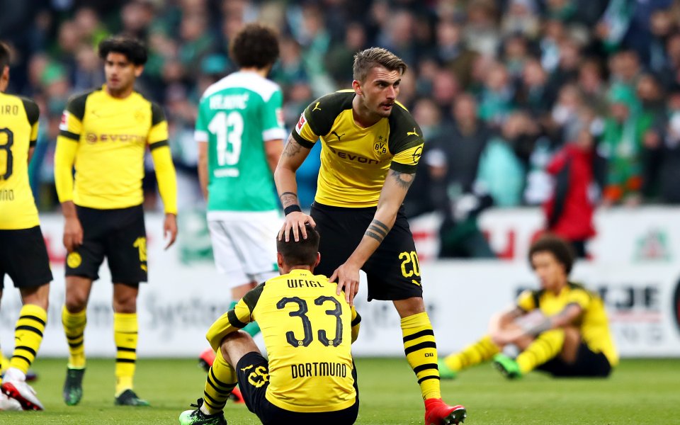 Борусия Дортмунд пропиля аванс от два гола и завърши 2:2