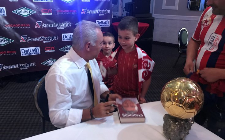 Стоичков в епицентър на купон на българите в Чикаго