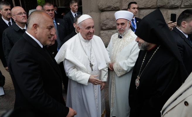 Нека мирът се разпространи по цялата земя, призова папа Франциск